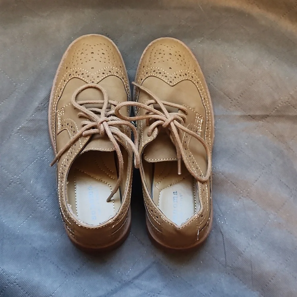 Sonoma Classic Tan Brogue Kids Shoes Size 2